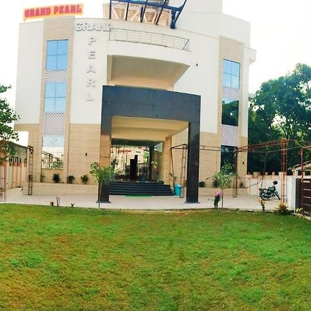 Grand Pearl Hotel & Banquet ลัคเนา ภายนอก รูปภาพ