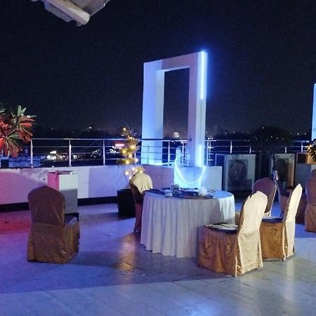 Grand Pearl Hotel & Banquet ลัคเนา ภายนอก รูปภาพ