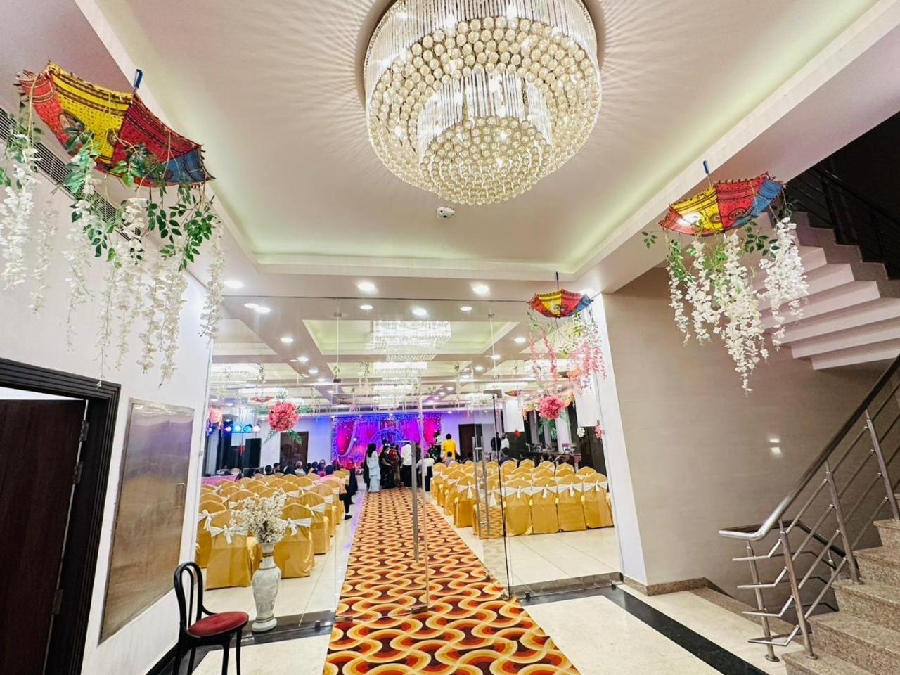 Grand Pearl Hotel & Banquet ลัคเนา ภายนอก รูปภาพ