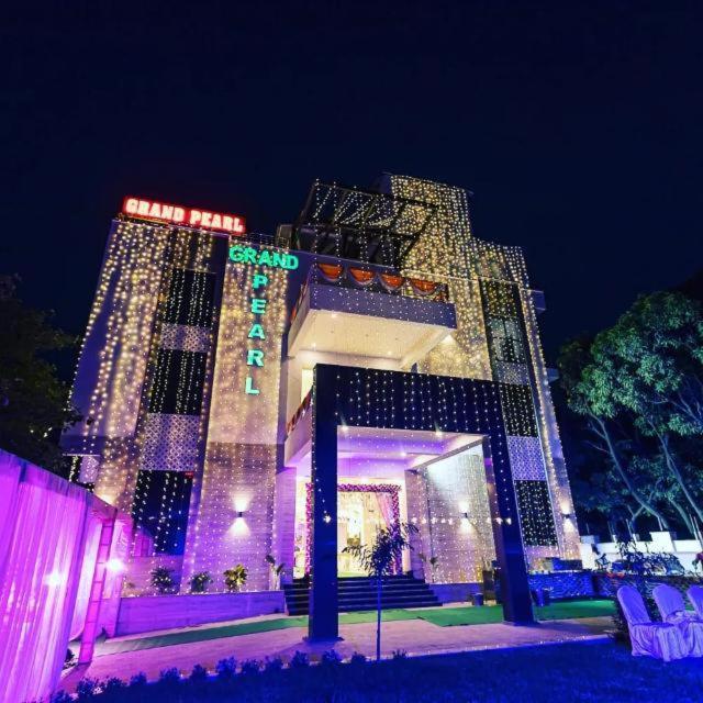 Grand Pearl Hotel & Banquet ลัคเนา ภายนอก รูปภาพ