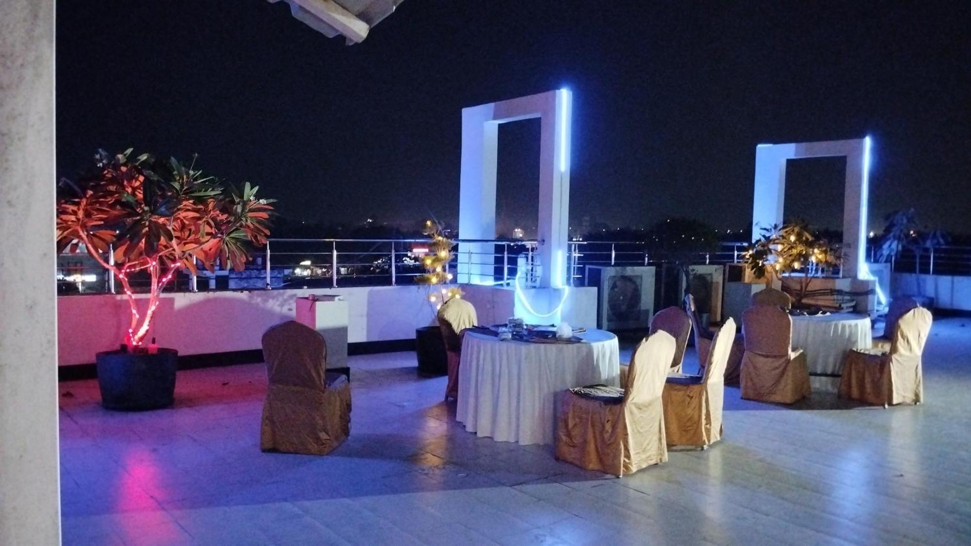 Grand Pearl Hotel & Banquet ลัคเนา ภายนอก รูปภาพ